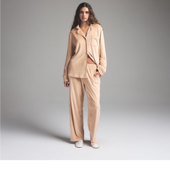 Skims velour pajama set in Honey color - Picture 2 of 8